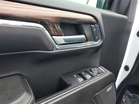 Used 2023 Chevrolet Silverado 1500 LT Trail Boss w/ Convenience Package II image 7