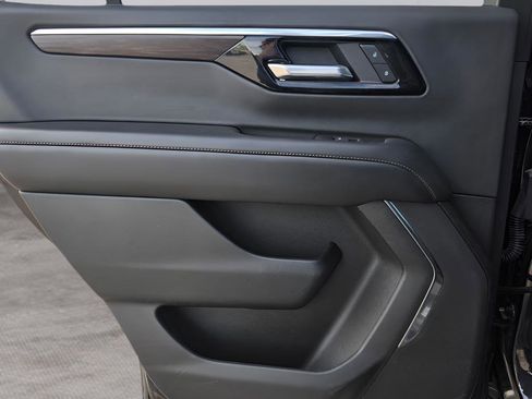 Used 2025 Chevrolet Tahoe LT AWD/4WD image 17