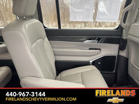 Used 2022 Jeep Wagoneer Series III w/ Premium Group I image 40