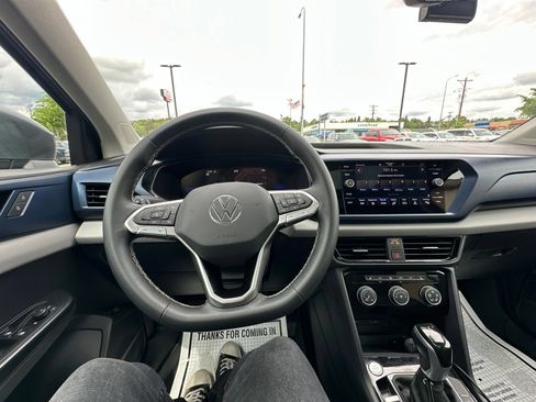Used 2023 Volkswagen Taos SE w/ Panoramic Sunroof Package AWD/4WD image 39