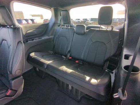 New 2026 Chrysler Pacifica Select image 16