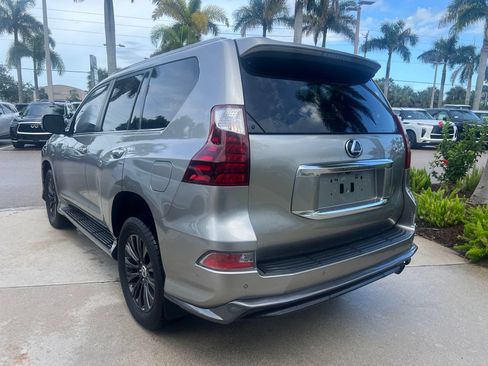 Used 2022 Lexus GX 460 Premium w/ Accessory Package AWD/4WD image 7