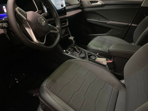New 2026 Volkswagen Taos SE image 4