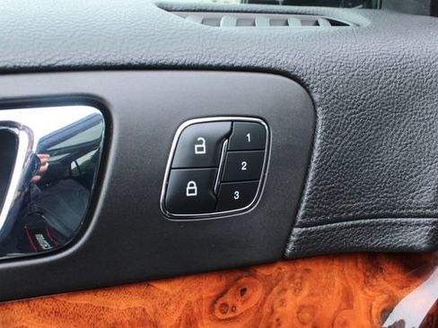 Used 2019 Lincoln MKT AWD image 12