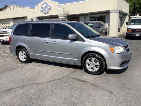 Used 2013 Dodge Grand Caravan SXT FWD image 14