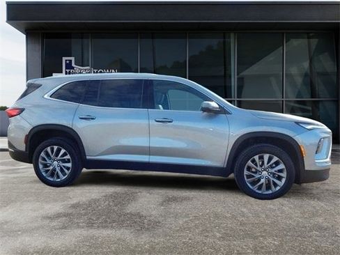 Used 2025 Buick Enclave Preferred image 2