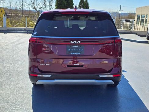 Used 2024 Kia Carnival LX FWD image 5