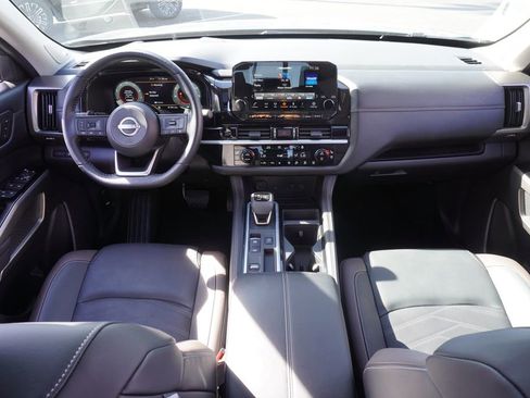 Used 2025 Nissan Pathfinder Platinum w/ Cargo Package image 12