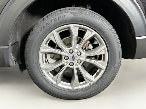 Used 2023 Ford Explorer XLT w/ Equipment Group 202A AWD/4WD image 11