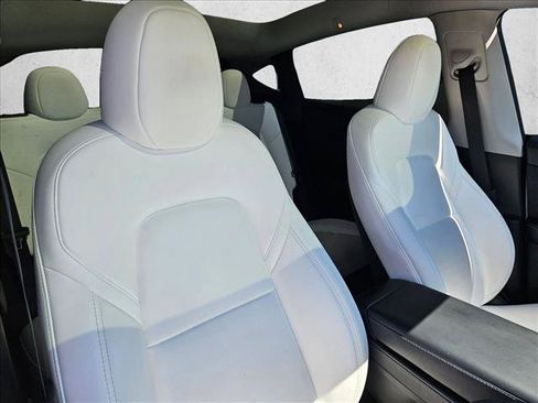 Used 2024 Tesla Model Y Long Range AWD/4WD image 13
