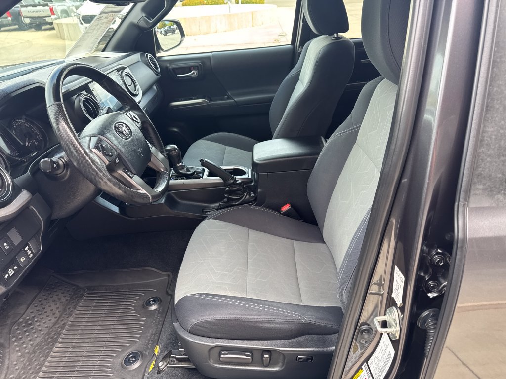 Certified 2020 Toyota Tacoma TRD Off-Road w/ Technology Package AWD/4WD image 9