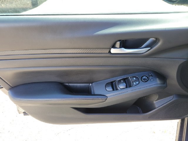 Certified 2024 Nissan Altima 2.5 SV FWD image 16