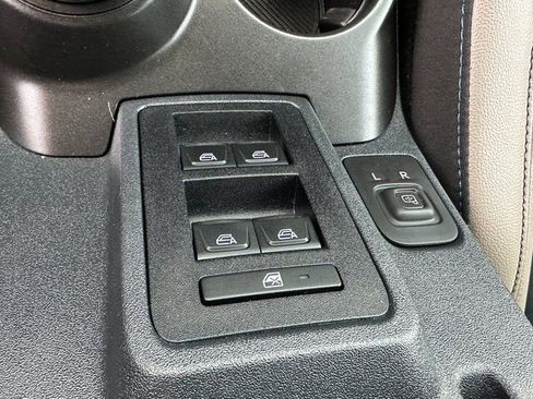 Used 2023 Ford Bronco Wildtrak AWD/4WD image 19