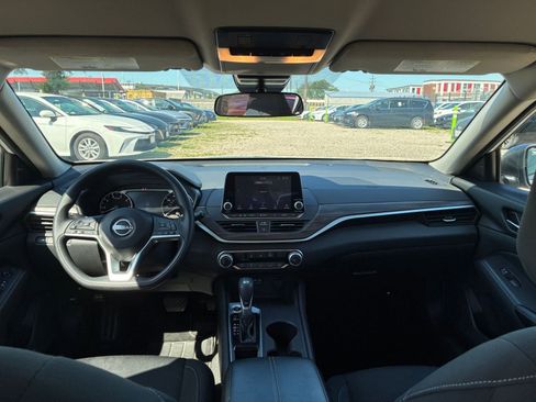 Used 2025 Nissan Altima 2.5 SV FWD image 27