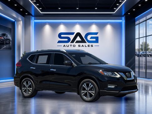 Used 2020 Nissan Rogue SV w/ Sun & Sound Touring Package FWD image 2