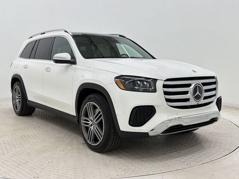Used 2025 Mercedes-Benz GLS 450 4MATIC image 7