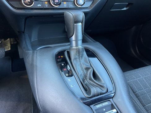 Certified 2025 Honda HR-V LX image 18