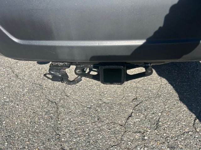 Used 2019 Ford Explorer XLT w/ Equipment Group 202A AWD/4WD image 12