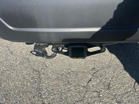Used 2019 Ford Explorer XLT w/ Equipment Group 202A AWD/4WD image 12
