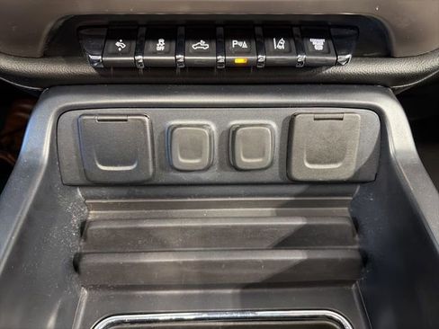 Used 2018 GMC Sierra 2500 Denali w/ Duramax Plus Package AWD/4WD image 23