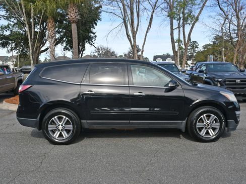 Used 2017 Chevrolet Traverse LT image 5