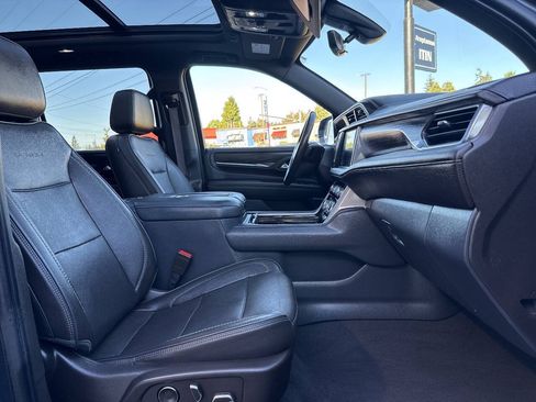 Used 2021 GMC Yukon XL Denali w/ Denali Premium Package AWD/4WD image 18