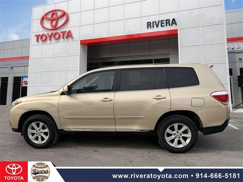 Used 2013 Toyota Highlander Plus image 8