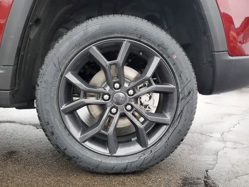 New 2025 Jeep Grand Cherokee Limited image 9