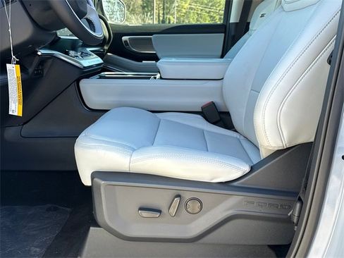 New 2025 Ford Expedition Max Platinum w/ Driver's Package image 9