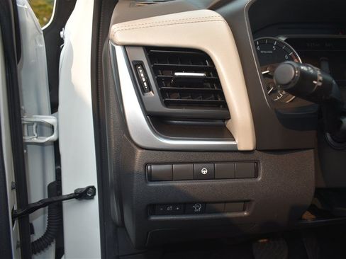 Used 2023 Nissan Rogue SV AWD/4WD image 13