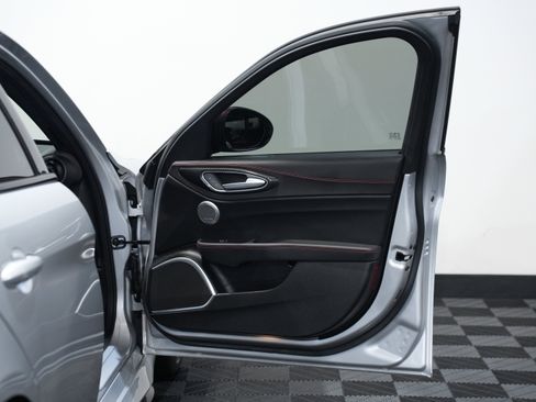 Used 2020 Alfa Romeo Giulia Quadrifoglio w/ Nero Edizione image 25