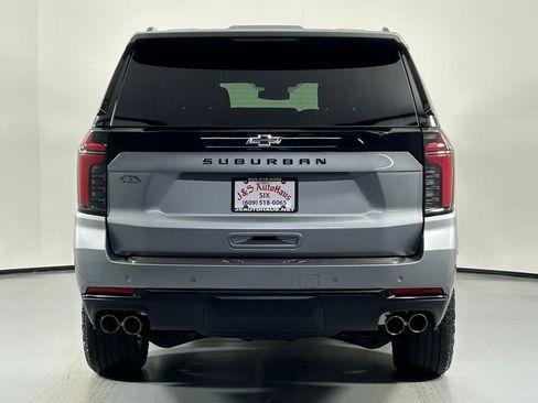 Used 2025 Chevrolet Suburban Z71 image 6