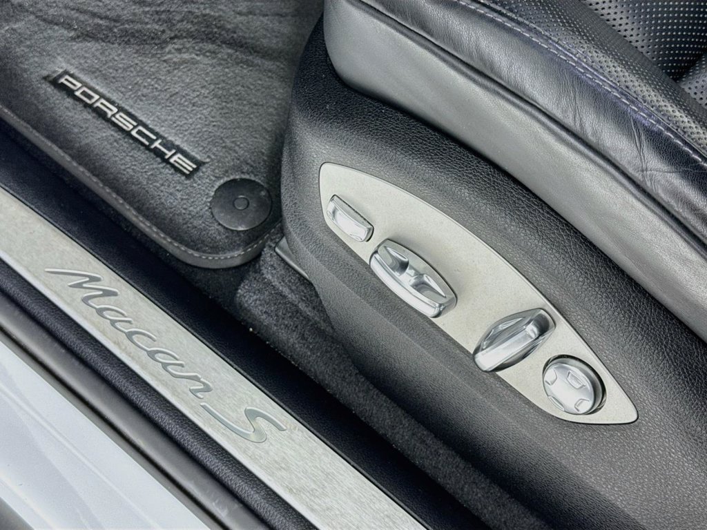 Certified 2024 Porsche Macan S AWD/4WD image 27