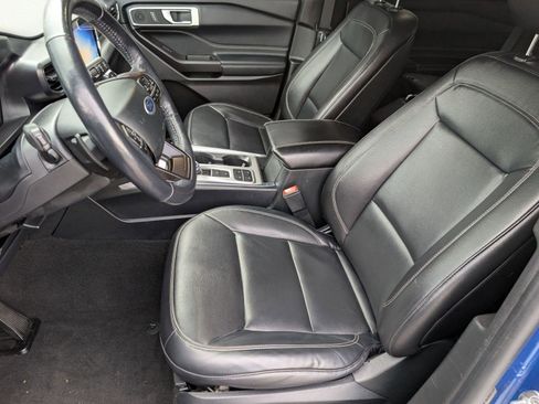 Used 2020 Ford Explorer XLT w/ Equipment Group 202A image 5
