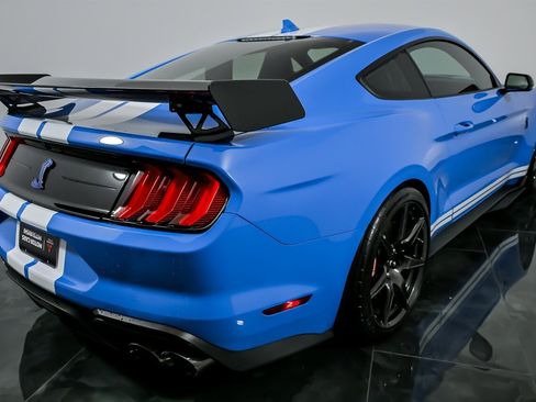 Used 2022 Ford Mustang Shelby GT500 w/ Carbon Fiber Track Pack image 12