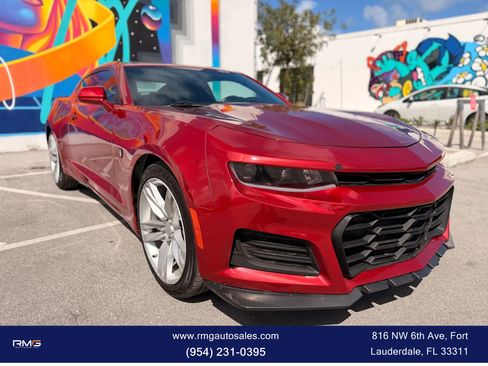 Used 2017 Chevrolet Camaro LT RWD image 3