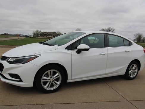 Used 2018 Chevrolet Cruze LT w/ LT Fleet Convenience Package image 16
