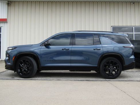 Used 2024 Chevrolet Traverse RS image 11