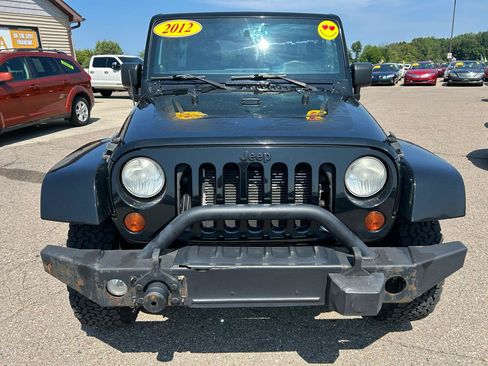 Used 2012 Jeep Wrangler Unlimited Sahara AWD/4WD image 2