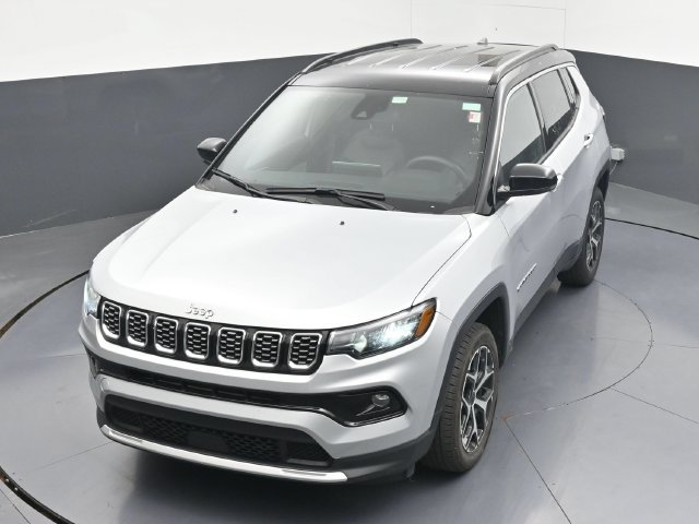 Used 2025 Jeep Compass Limited AWD/4WD image 30