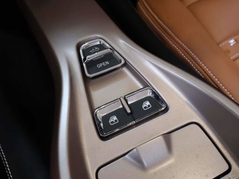 Used 2014 Ferrari California RWD image 28