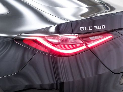 Used 2025 Mercedes-Benz GLC 300 4MATIC image 7