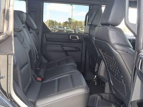 Used 2025 Ford Bronco Badlands image 26