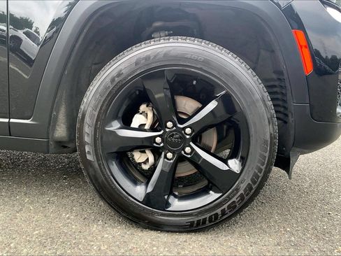 Certified 2025 Jeep Grand Cherokee Altitude AWD/4WD image 9