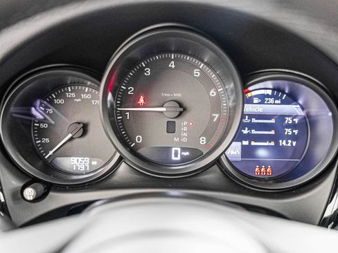 Certified 2026 Porsche Macan AWD/4WD image 18