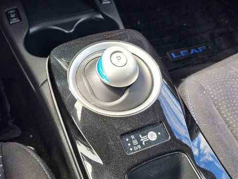 Used 2017 Nissan Leaf SV FWD image 19