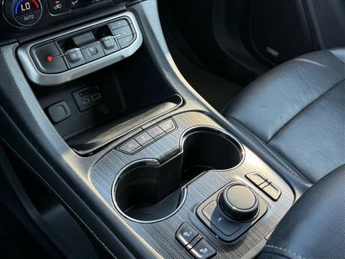 Used 2023 GMC Acadia SLT image 17