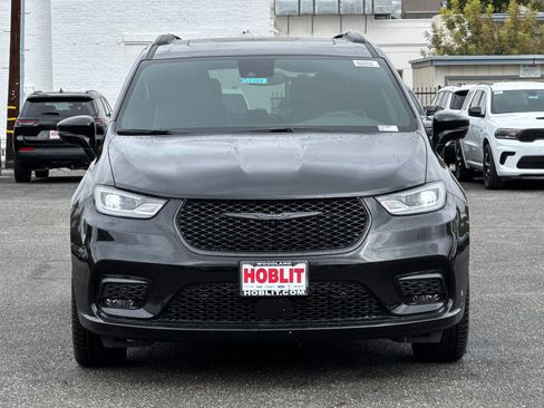 New 2026 Chrysler Pacifica Limited w/ S Appearance Package image 8