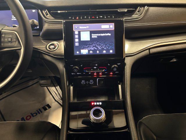 Used 2023 Jeep Grand Cherokee Altitude AWD/4WD image 12
