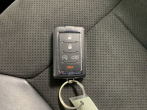 Used 2022 Jeep Grand Cherokee L Laredo image 12